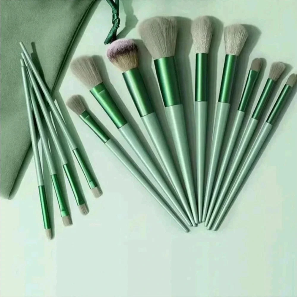NIP 13 Piece Green Makeup Brush Set